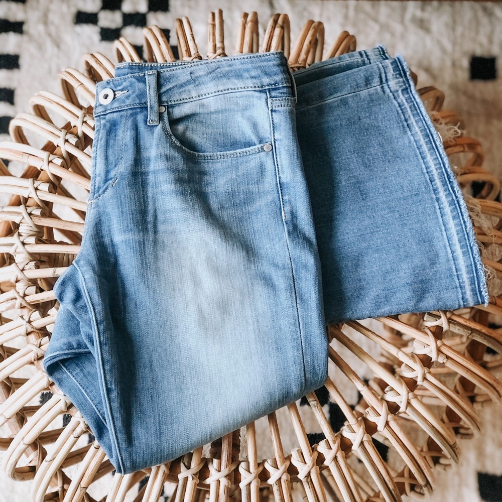 Light Flared Jeans